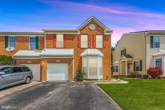 Building Photo - 210 Eisenhower Ct