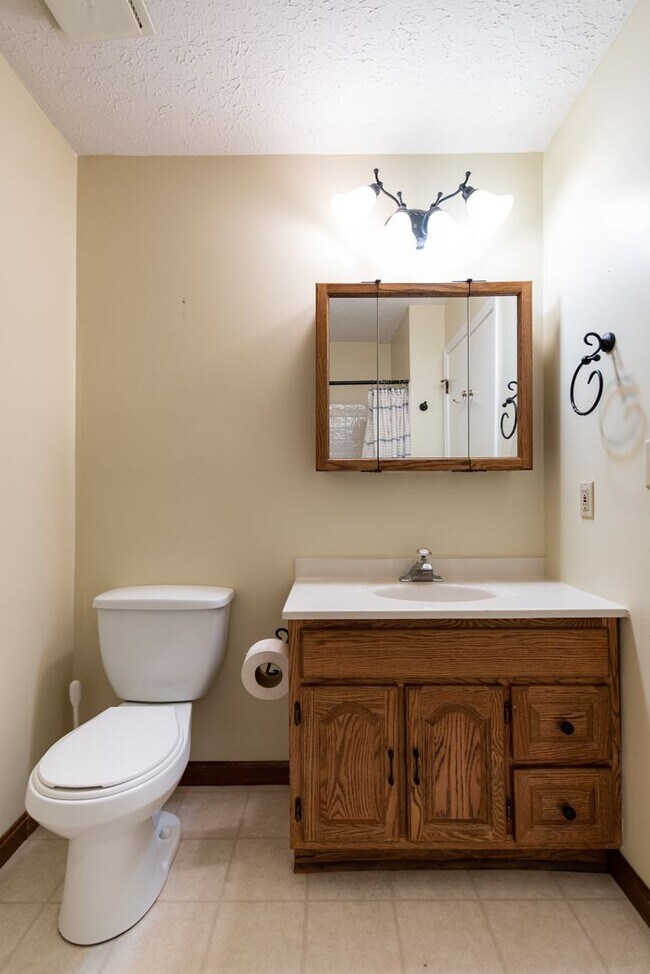 Building Photo - Awesome ranch home in Farmgate Subdivision