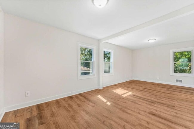 Building Photo - 2905 Gresham Rd S E