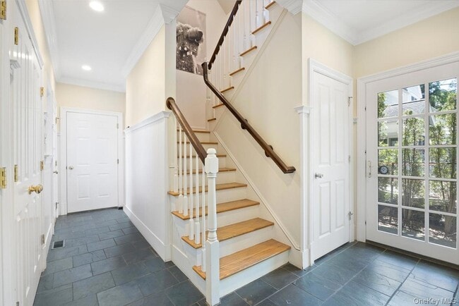 Building Photo - 11 School Ln