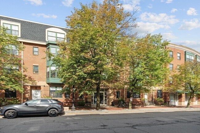 Building Photo - 3 Douglass Park