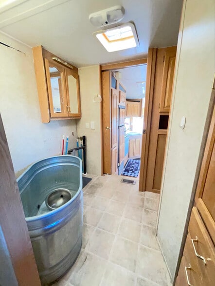 Building Photo - 1 E Middlefield Rd