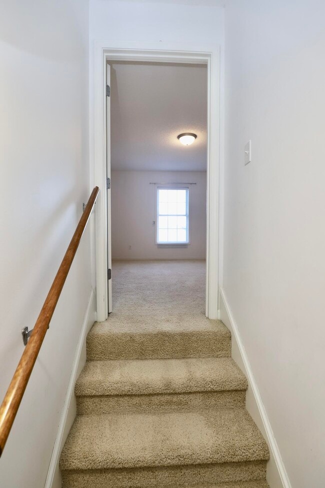 Building Photo - 3065 Temple Rd