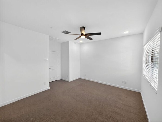 Building Photo - Stunning New 3Beds/2.5Bath Townhome in Phoenix, AZ!
