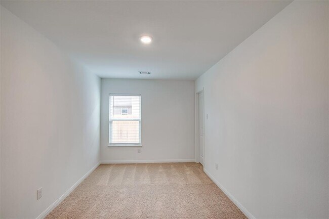 Building Photo - 609 Riverdale Dr