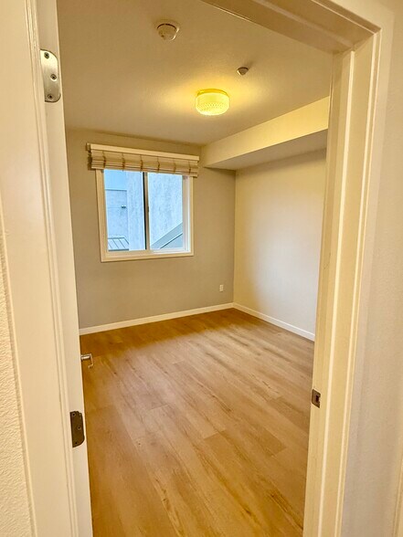 Building Photo - 2869 Regatta Dr