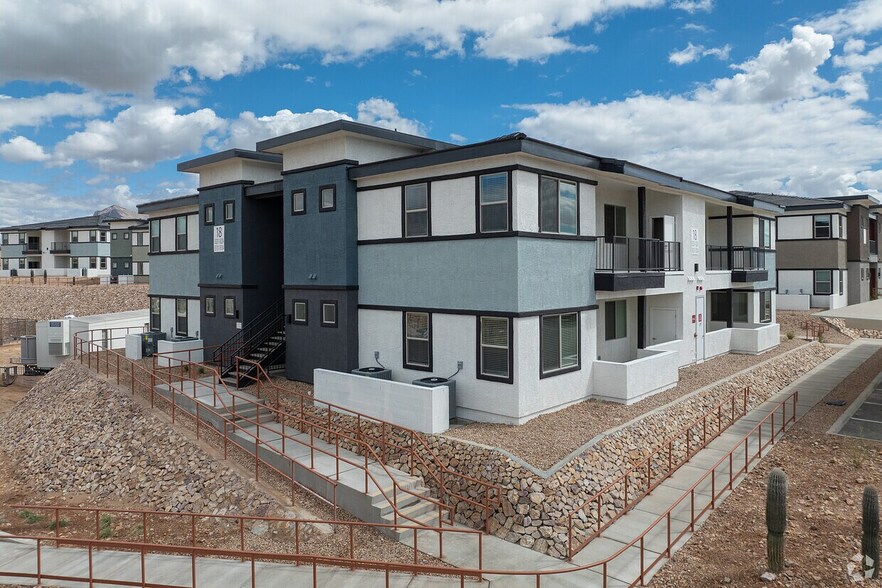 Building Photo - 5750 N La Cholla Blvd