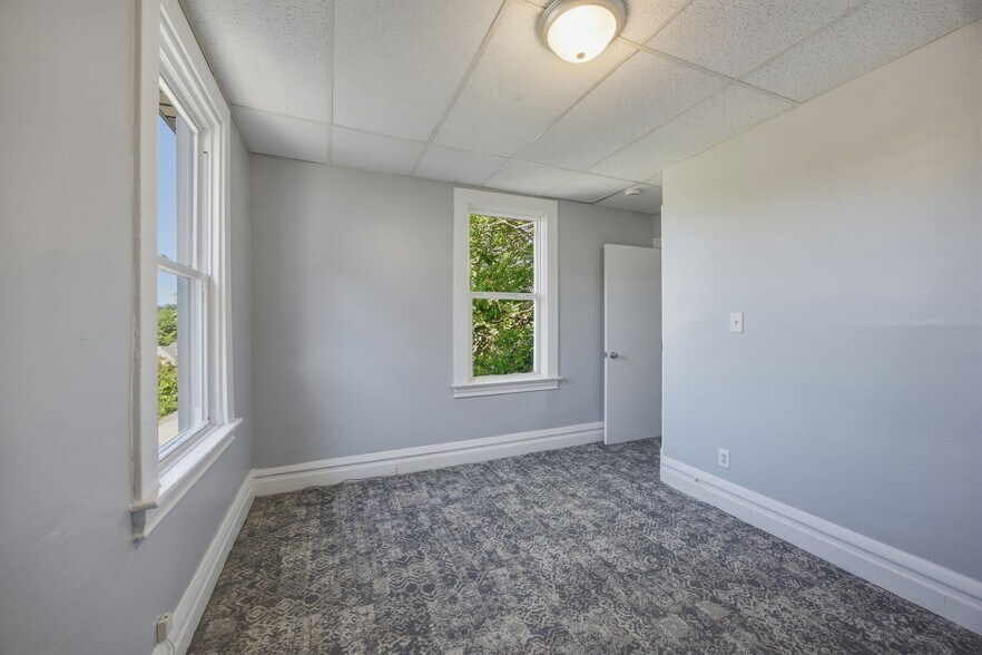 Building Photo - 712 Herron Ave