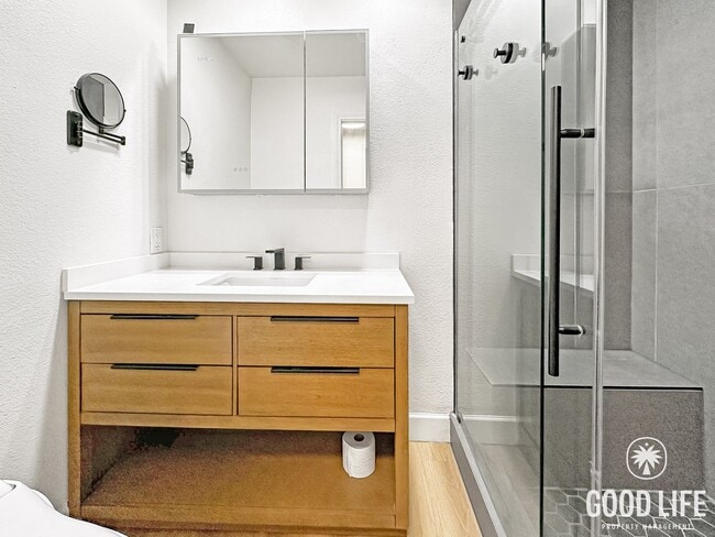 Building Photo - Stylish 2BR in Gated Community | Pool, Jacuzzi & Balcony