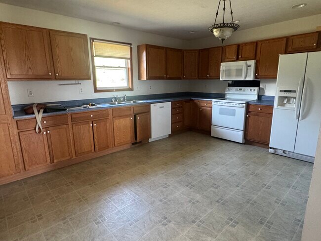 Building Photo - 641