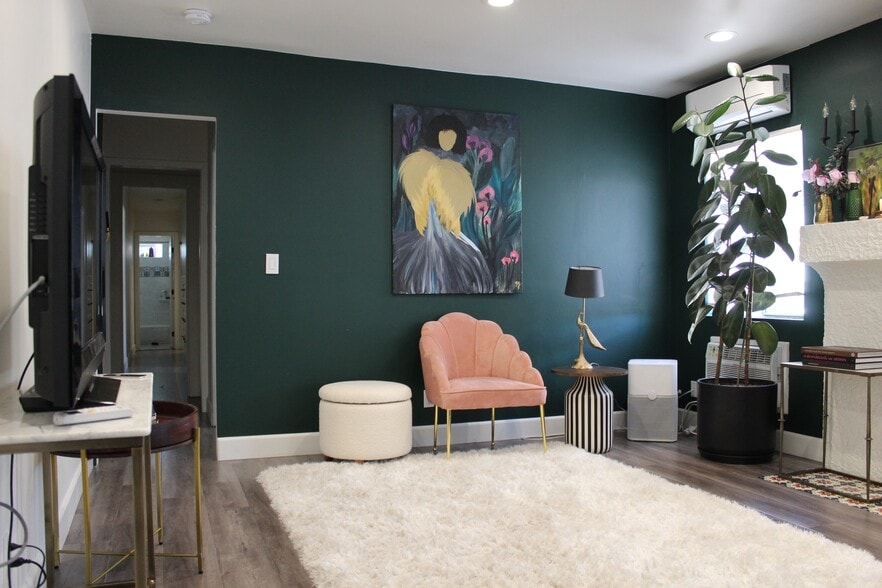 Building Photo - 323 N Vendome St