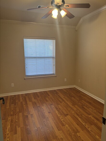 Building Photo - 552 Palomino Way