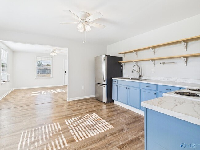 Building Photo - 2104 Levert St NE