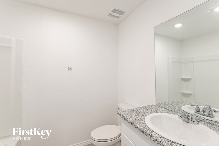 Building Photo - 10714 Vinateros Dr
