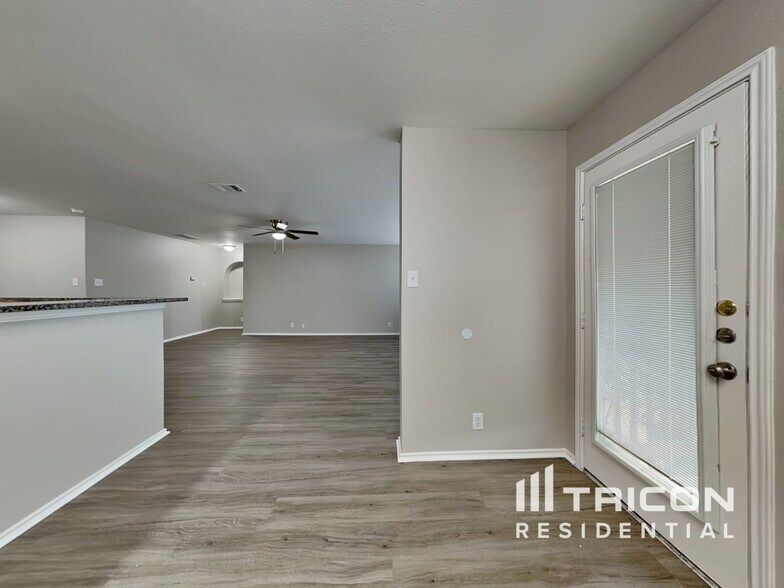 Building Photo - 227 Rock Springs Dr