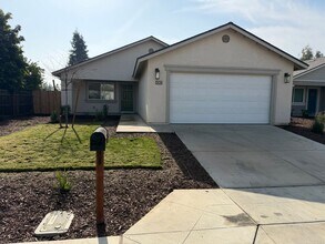 Building Photo - New house in Madera