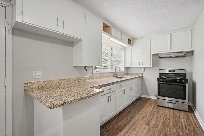 Building Photo - 8433 Woodlyn Rd