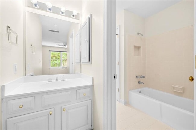 Building Photo - 3795 Ashford Trail NE