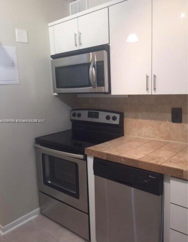 Building Photo - 3123 Oakland Shores Dr