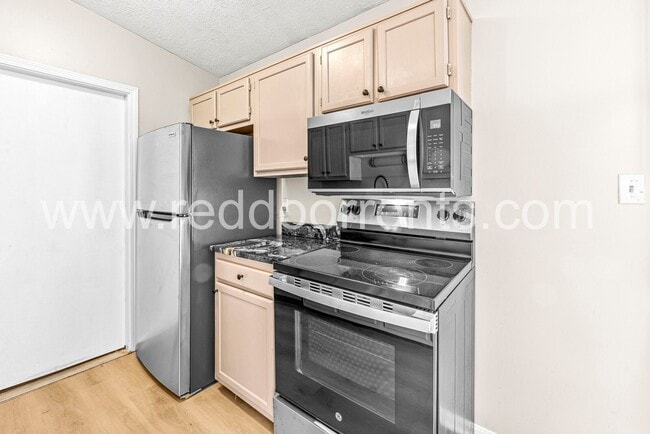 Building Photo - Spacious 4-Bedroom Home in Franklin Township