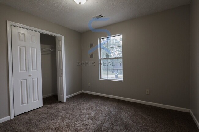 Building Photo - Move in before October 15th and get a $250...