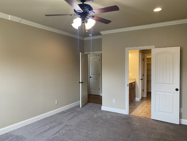 Building Photo - 6202 W Sage Dr