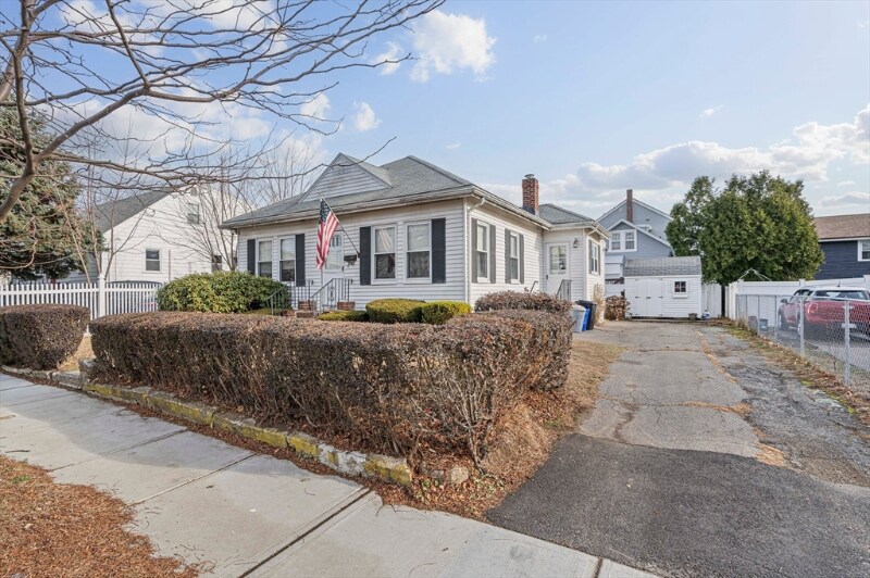 Primary Photo - 350 Manet Ave