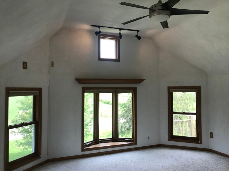 Building Photo - 6861 Cross Country Rd