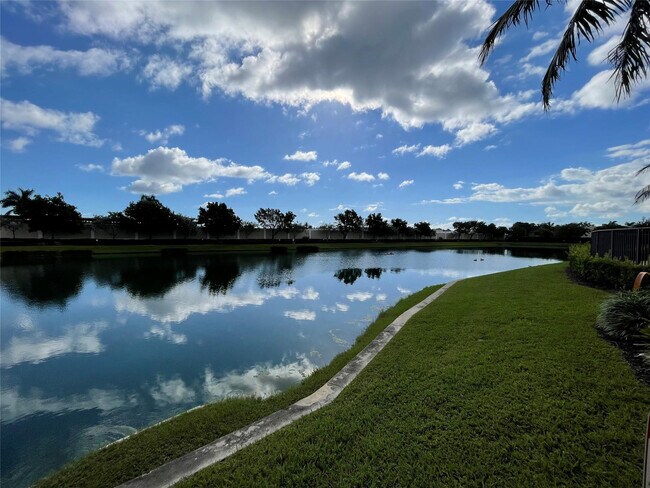 Building Photo - 4214 N Dixie Hwy