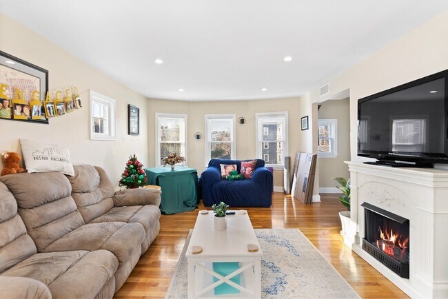 Building Photo - 143 Sydney St