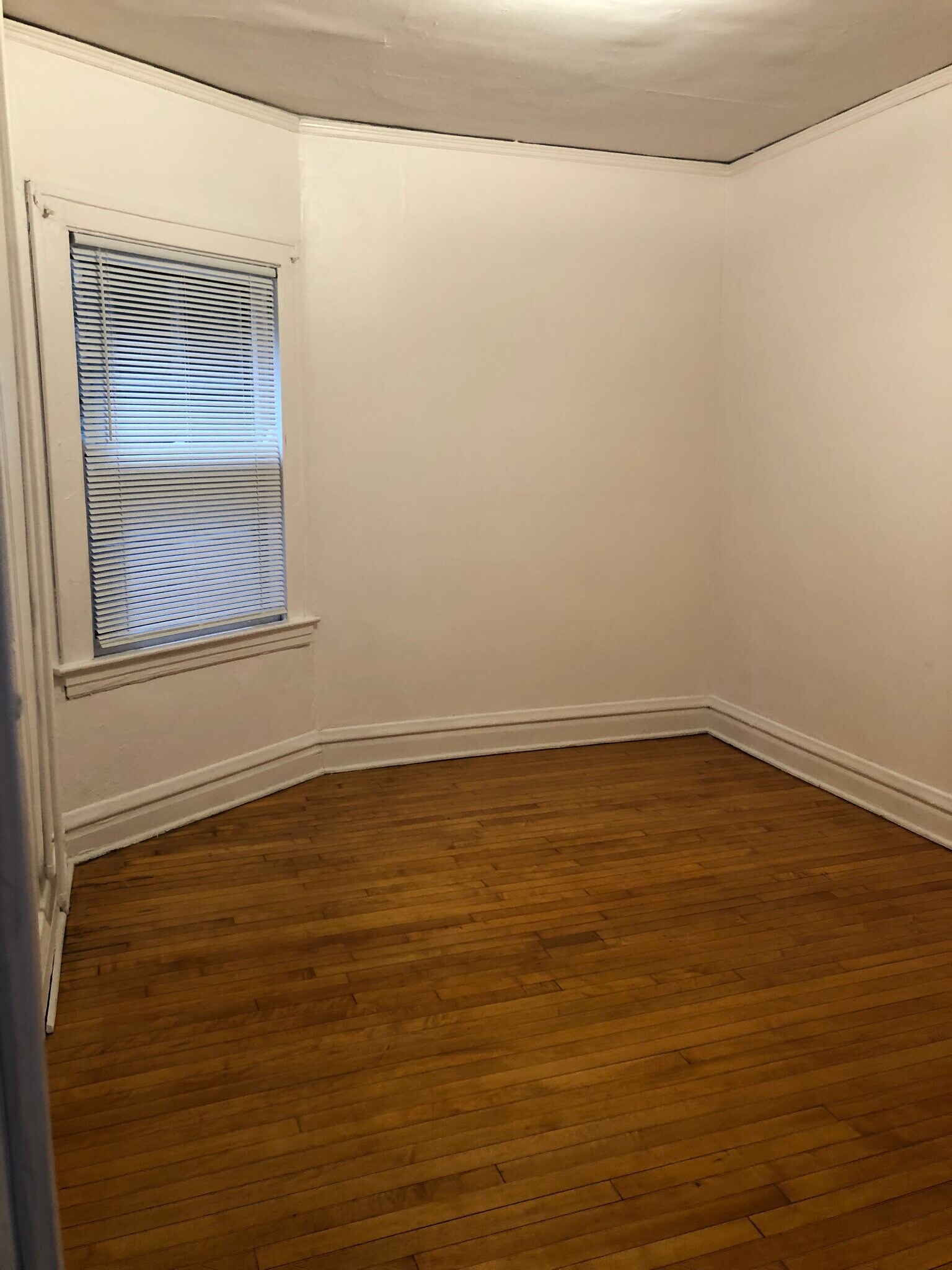 Bedroom - 511 Lake St