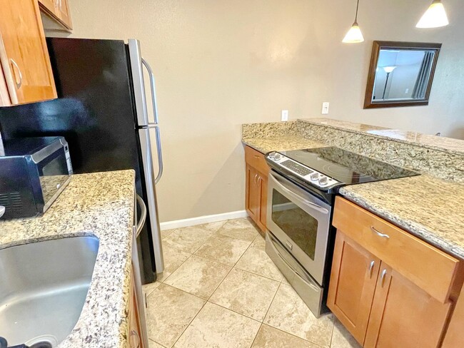 Building Photo - Furnished 2 Bedroom 2 Full Bathroom unit i...