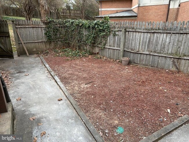 Building Photo - 5507 Chesterbrook Rd