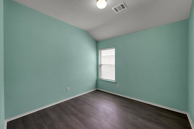 Building Photo - 25248 Pomegranate Pl