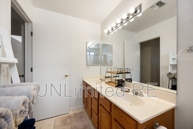 Building Photo - 4835 Gemstone Dr