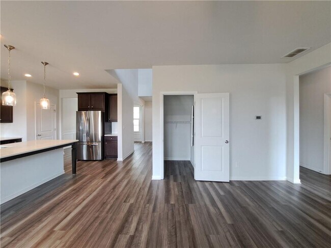 Building Photo - 3329 Long Creek Dr