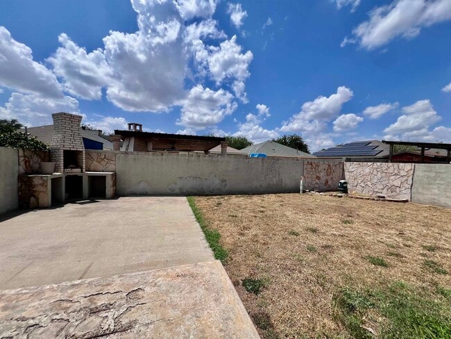 Building Photo - 11110 Revilla Dr