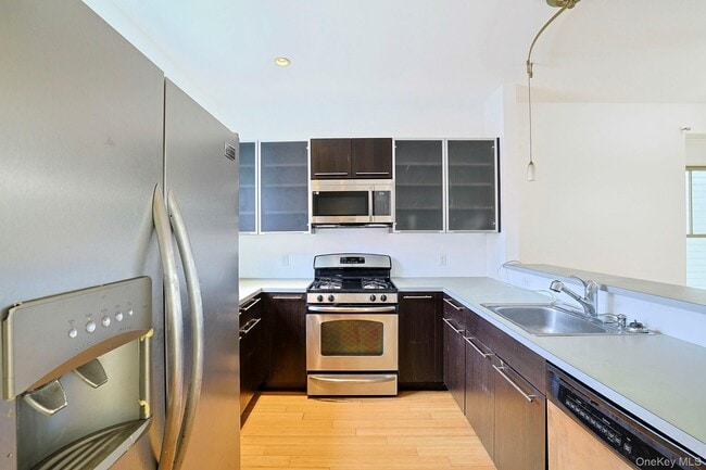 Building Photo - 38 E Parmenter St