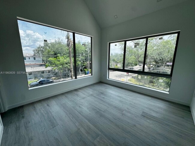 Building Photo - 3204 Plaza St