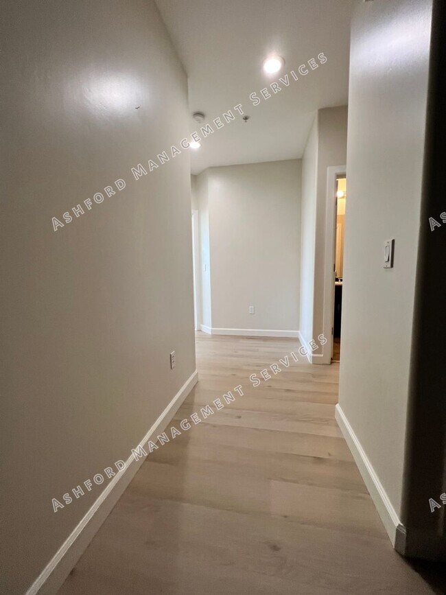 Building Photo - Scottsdale Luxury 2 Bed Condo with Mountain Views - Gated Artesia - Water Included