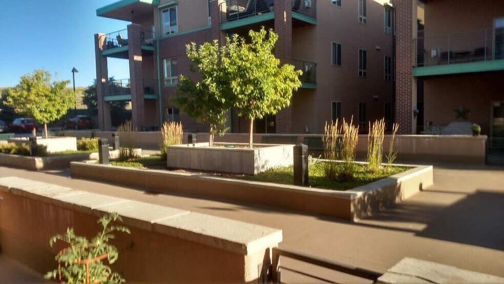 Primary Photo - 1053 W Century Dr