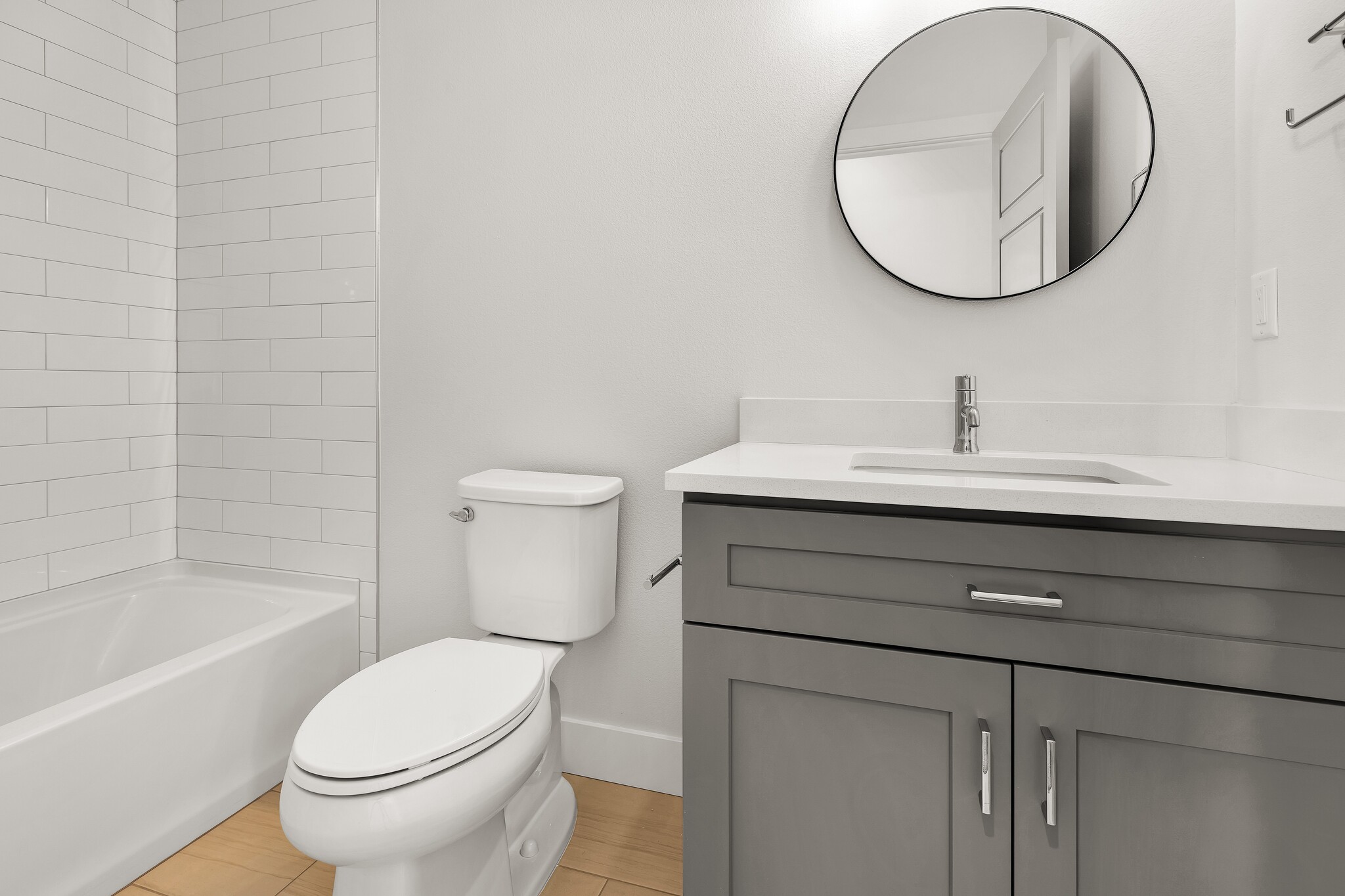 2nd floor, full tub/shower - 5634 South Curtice Street
