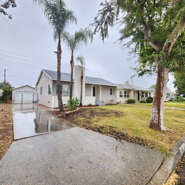 Building Photo - Belle