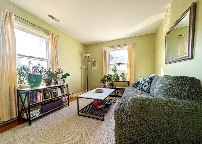 Building Photo - Furnished 3-Bedroom Home Near Darden - UVA