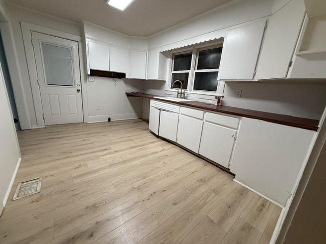 Building Photo - 4104 Old Austell Rd