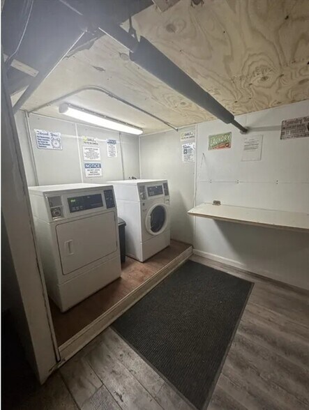 Common space On-site laundromat 24/7 access - 65 Manchester St