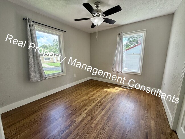 Building Photo - Updated 3-Bedroom Warrensburg Home with Modern Features and Outdoor Oasis!