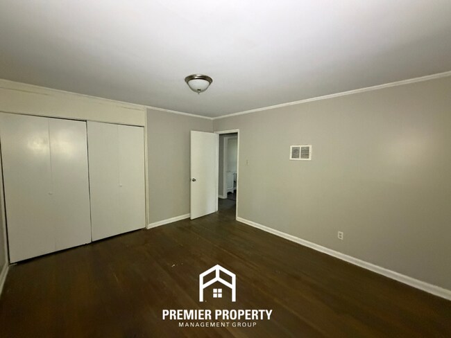 Building Photo - 1493 Rebecca St