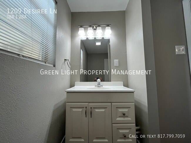 Building Photo - 1209 Desiree Ln