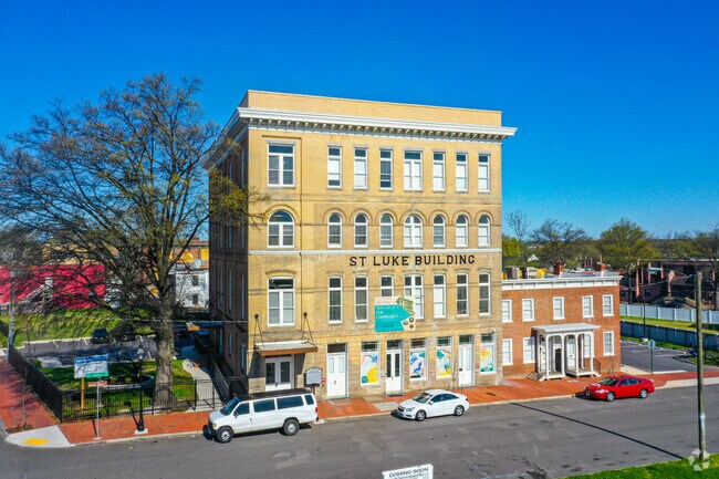 Building Photo - 900 St James St